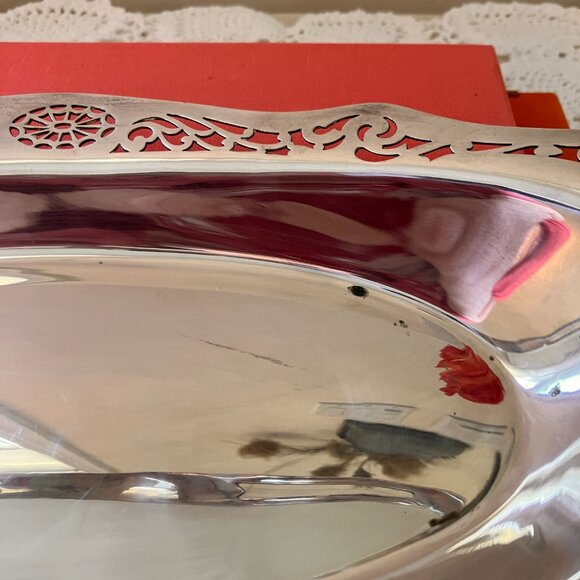 Vintage Silver Plate Oval Tray with Handle/ Blush Coloured Linen Crochet Napkin - Picture 12 of 16